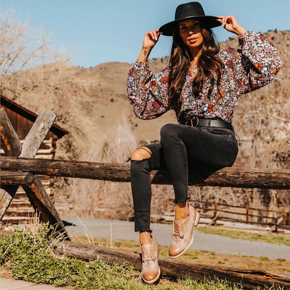 Freebird by Steven Brown Leather Chukka Boots - Picture 11 of 12